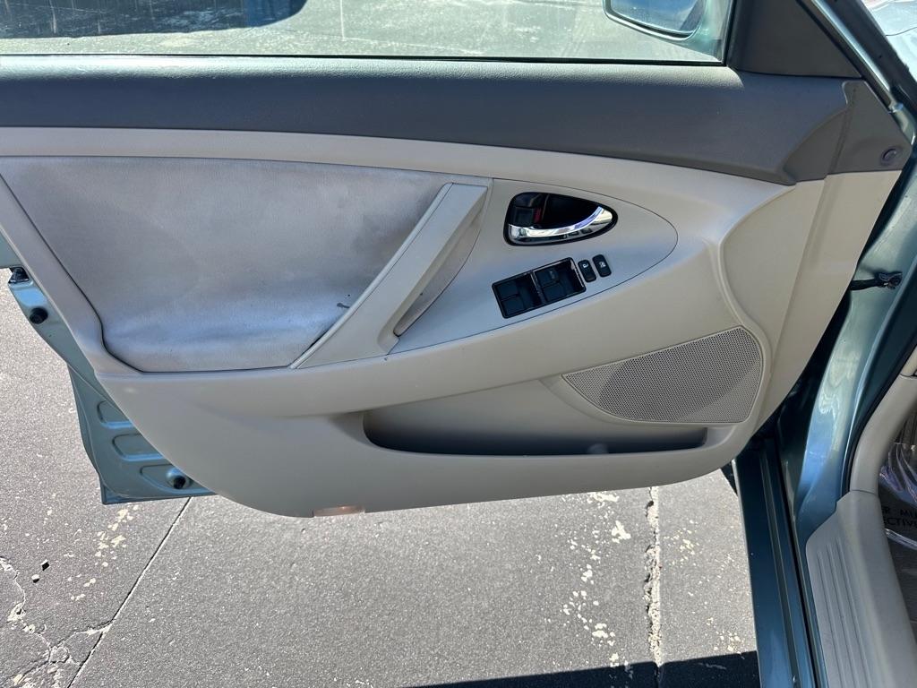 Toyota Camry 4dr Sdn I4 Auto LE (Natl) 2009