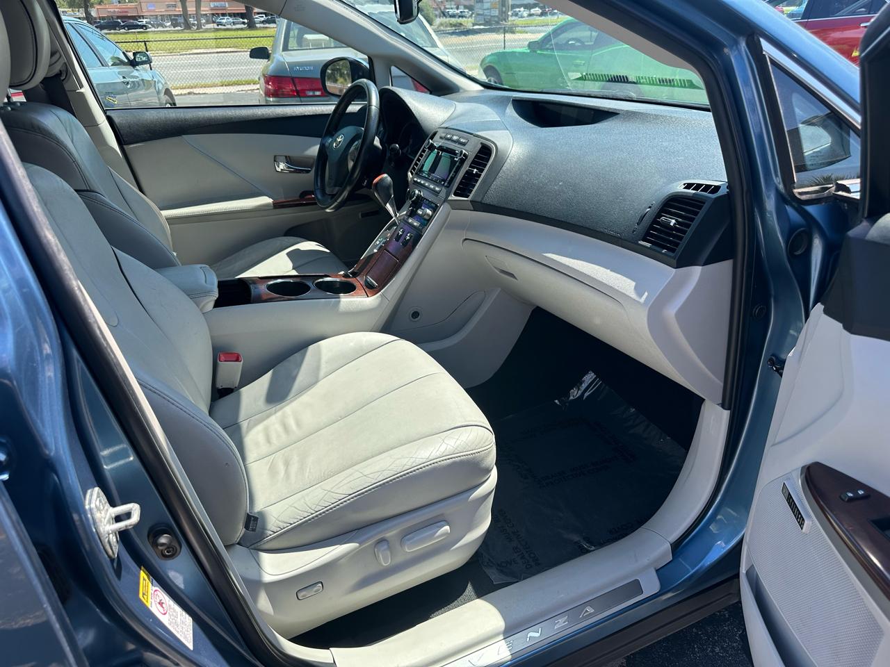 Toyota Venza 4dr Wgn I4 FWD (Natl) 2010