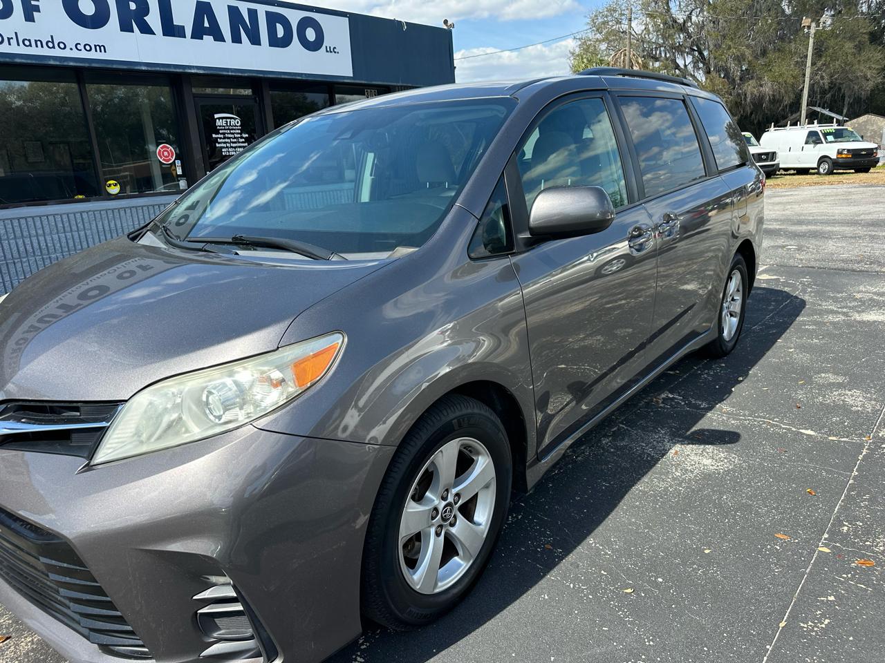 Toyota Sienna LE 8-Passenger Seating 2018