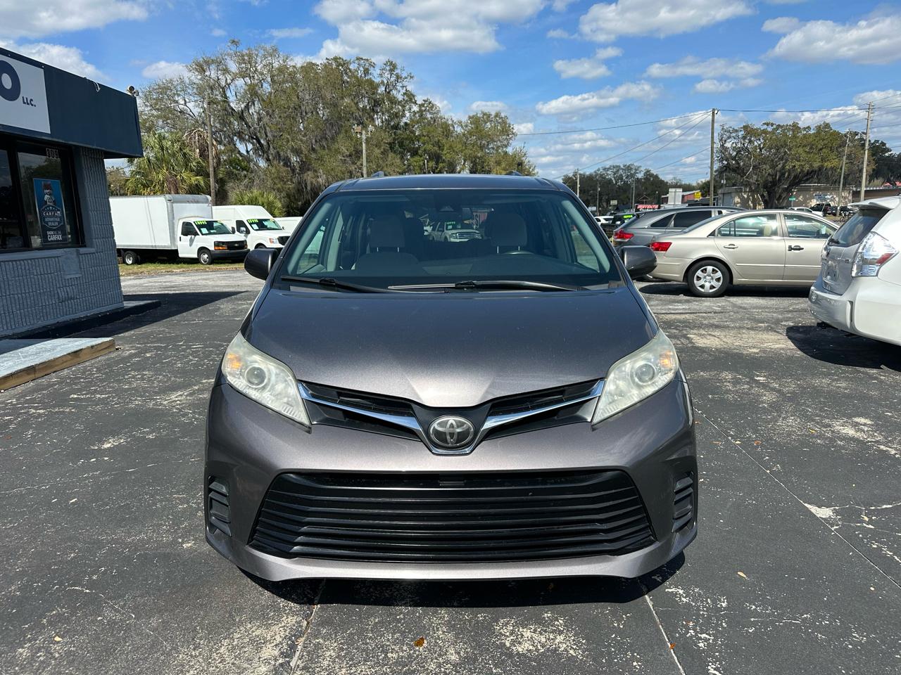 Toyota Sienna LE 8-Passenger Seating 2018