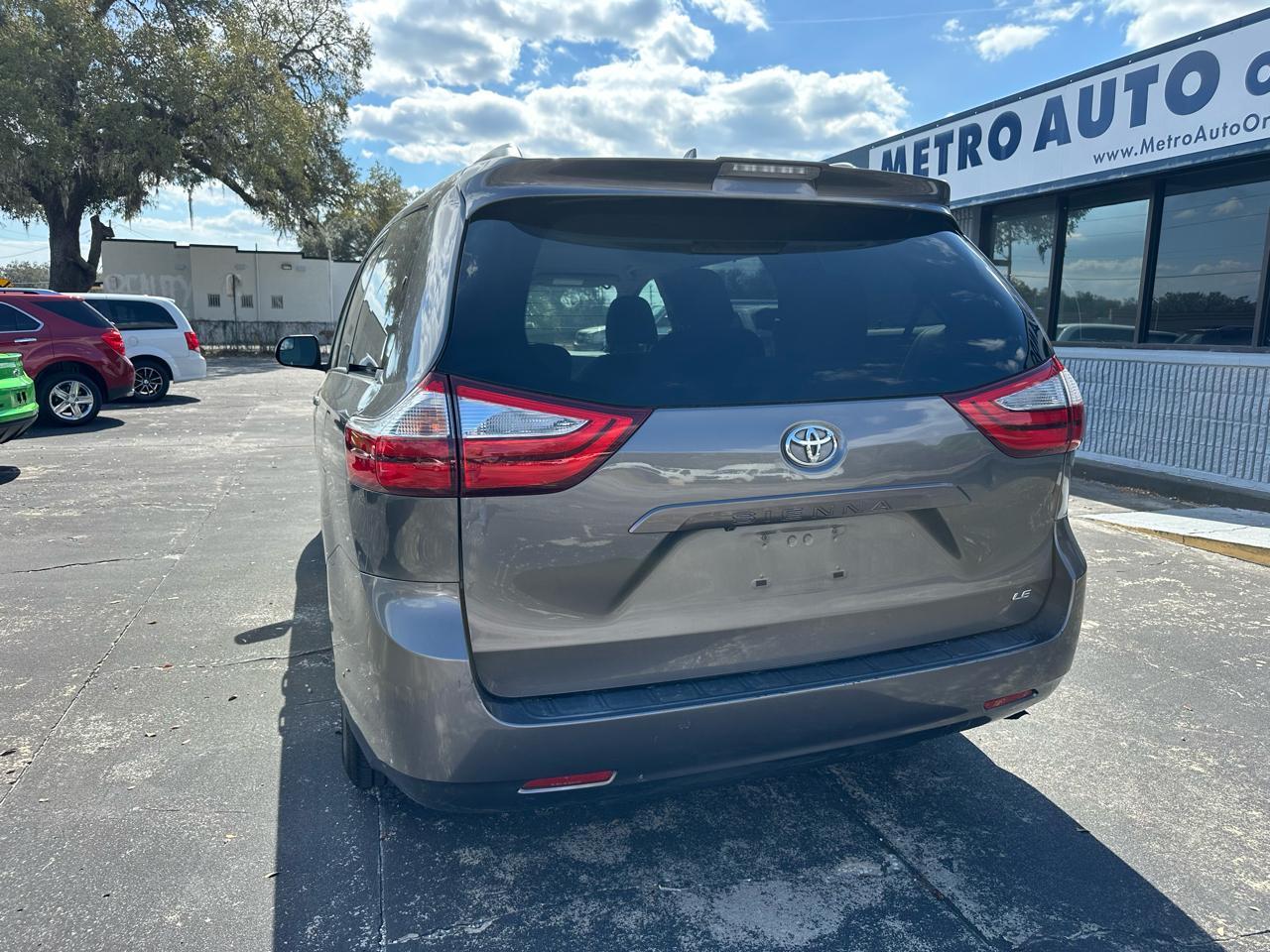Toyota Sienna LE 8-Passenger Seating 2018