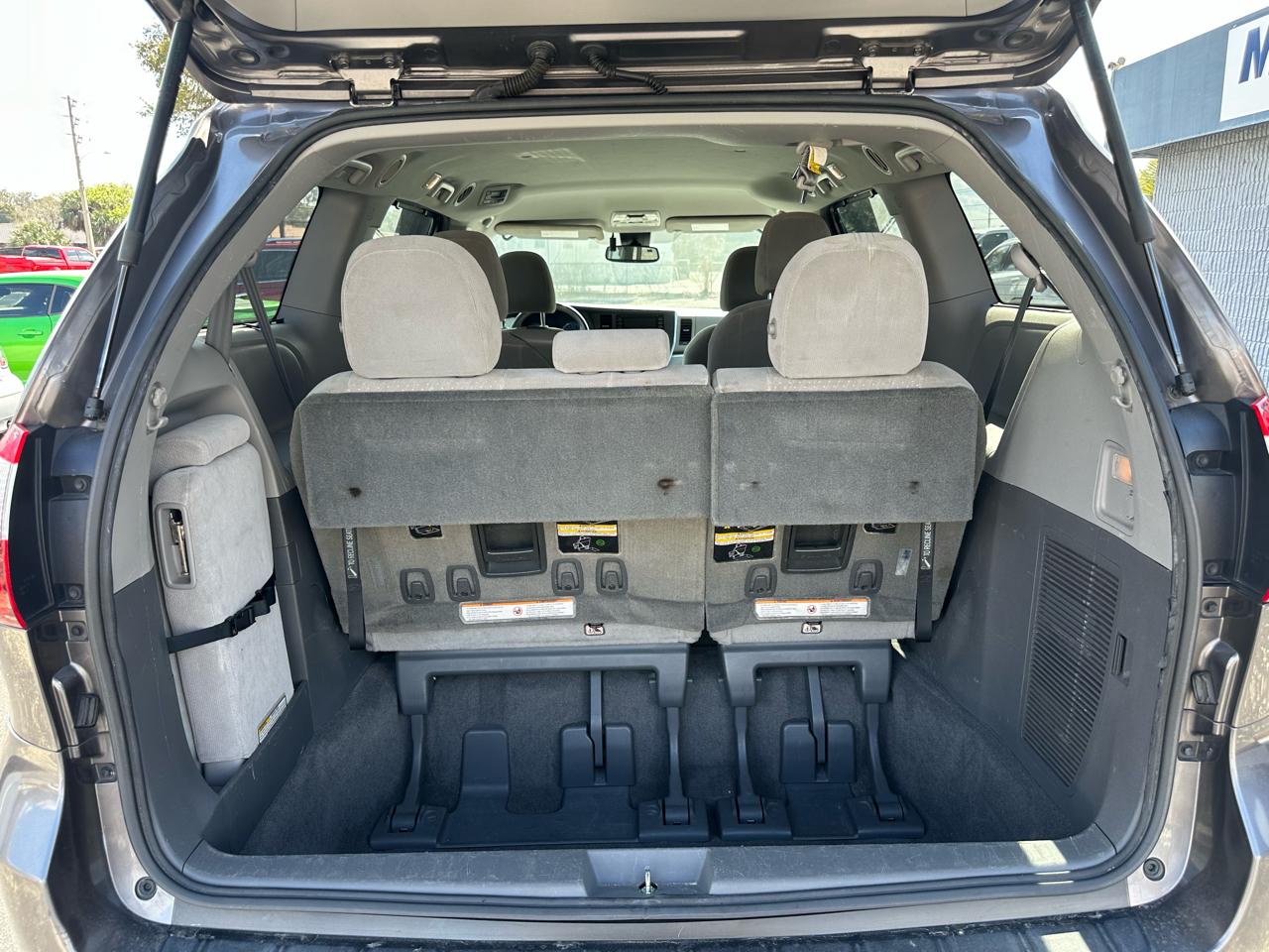 Toyota Sienna LE 8-Passenger Seating 2018