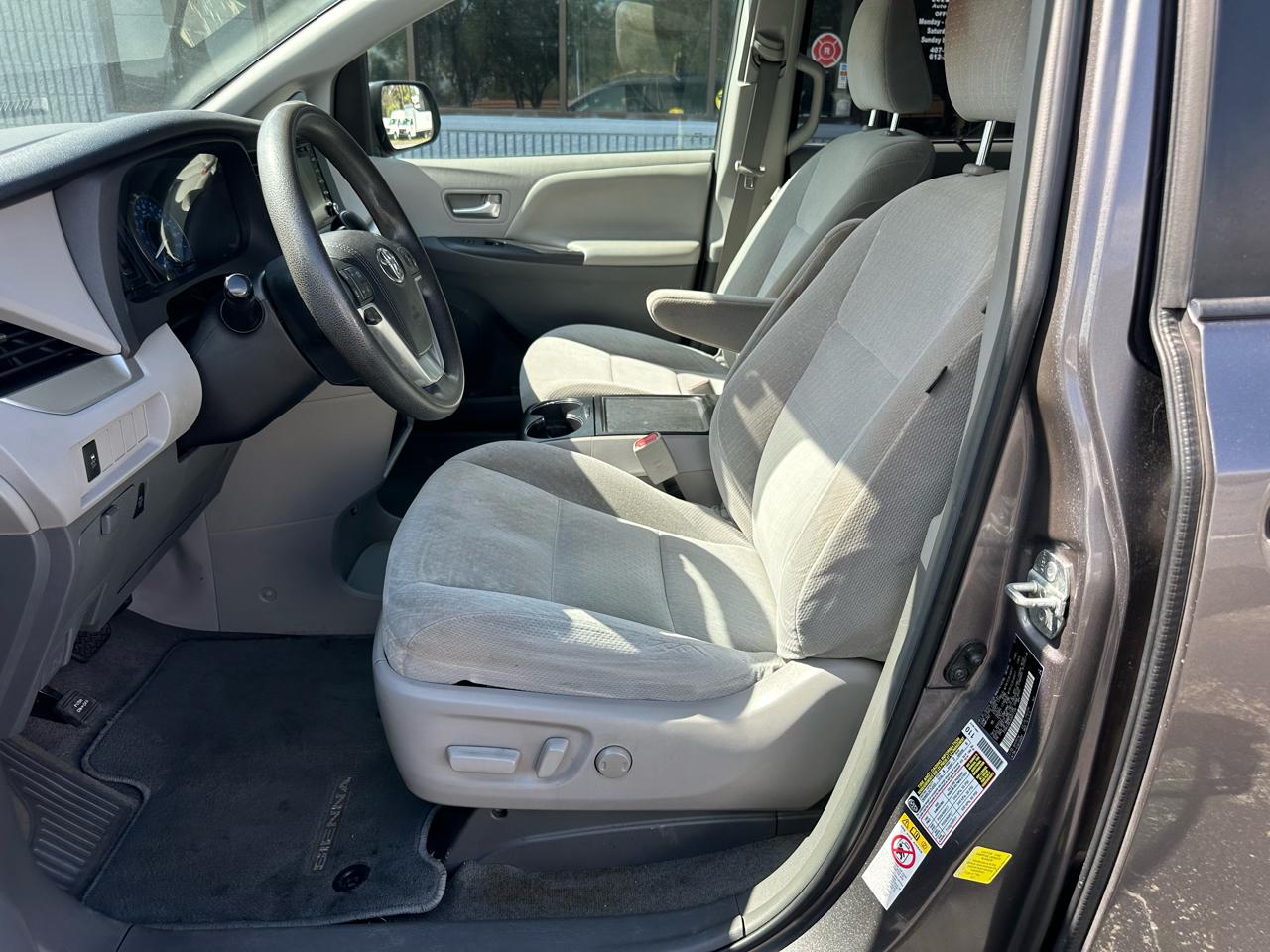 Toyota Sienna LE 8-Passenger Seating 2018