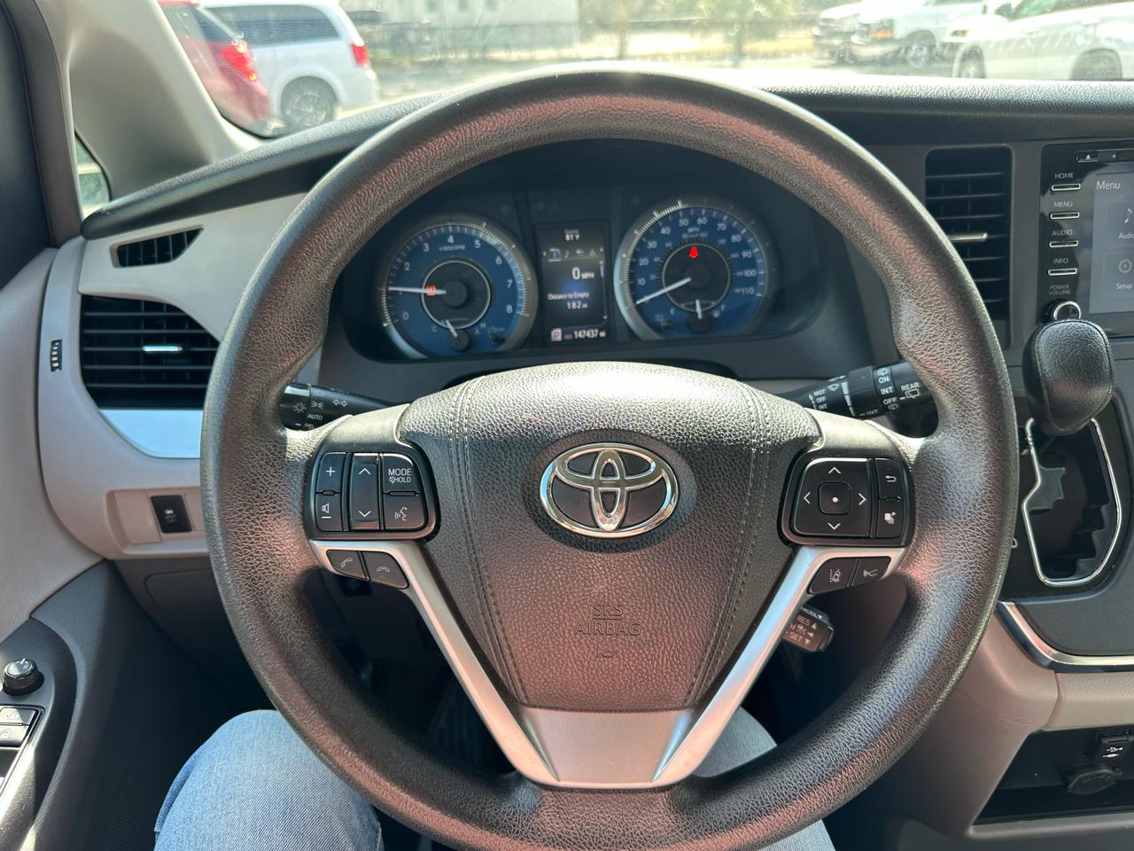 Toyota Sienna LE 8-Passenger Seating 2018