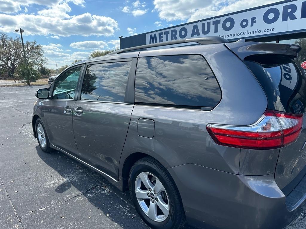Toyota Sienna LE 8-Passenger Seating 2018