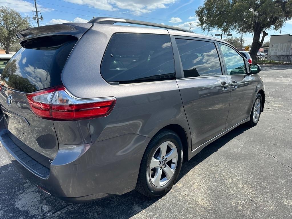 Toyota Sienna LE 8-Passenger Seating 2018