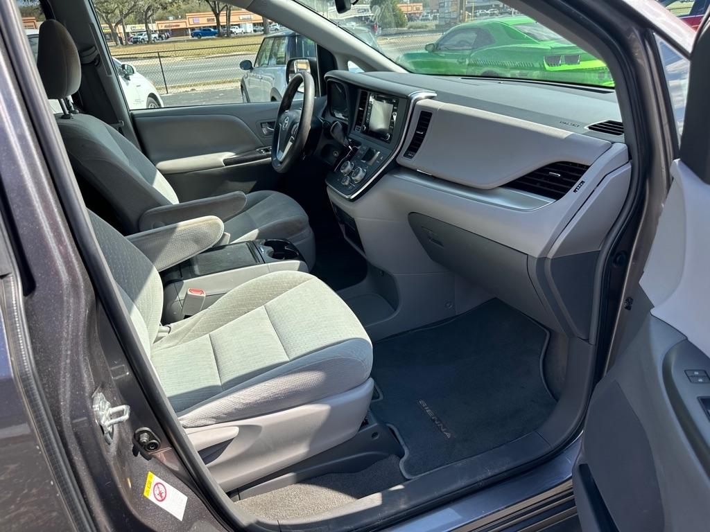 Toyota Sienna LE 8-Passenger Seating 2018