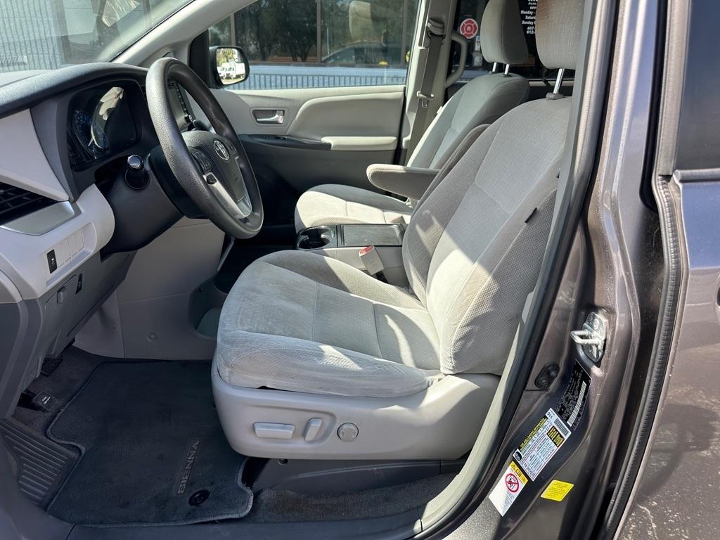 Toyota Sienna LE 8-Passenger Seating 2018