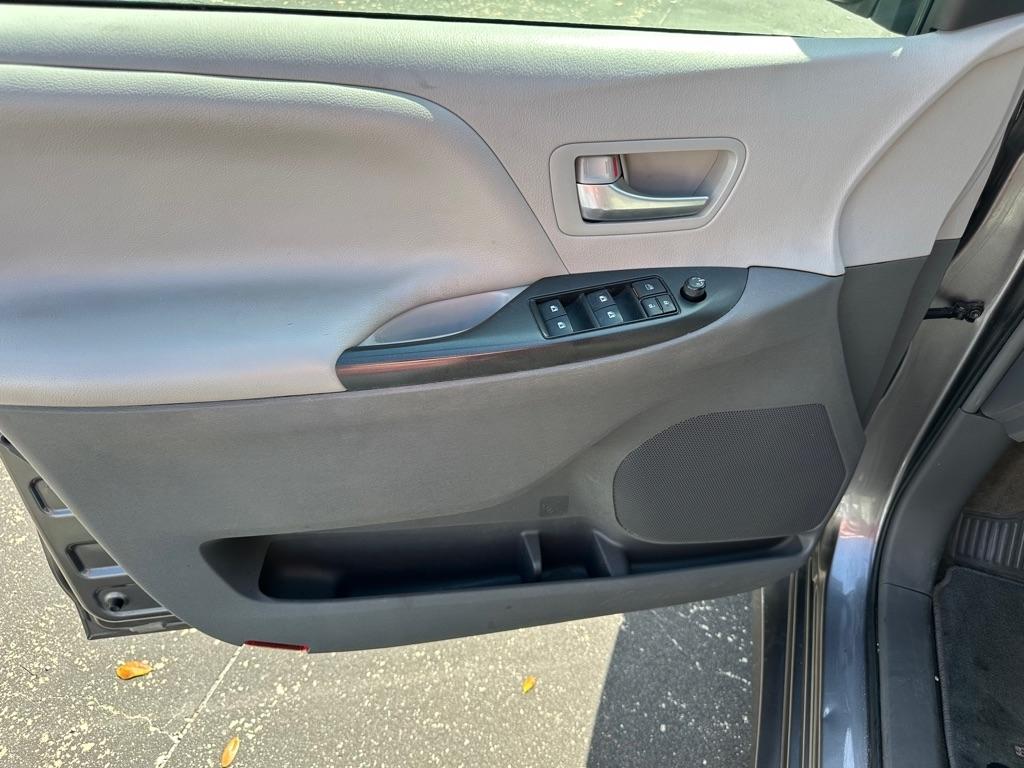 Toyota Sienna LE 8-Passenger Seating 2018