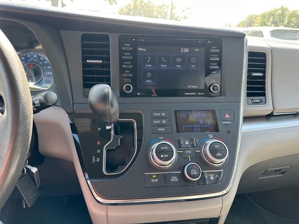 Toyota Sienna LE 8-Passenger Seating 2018