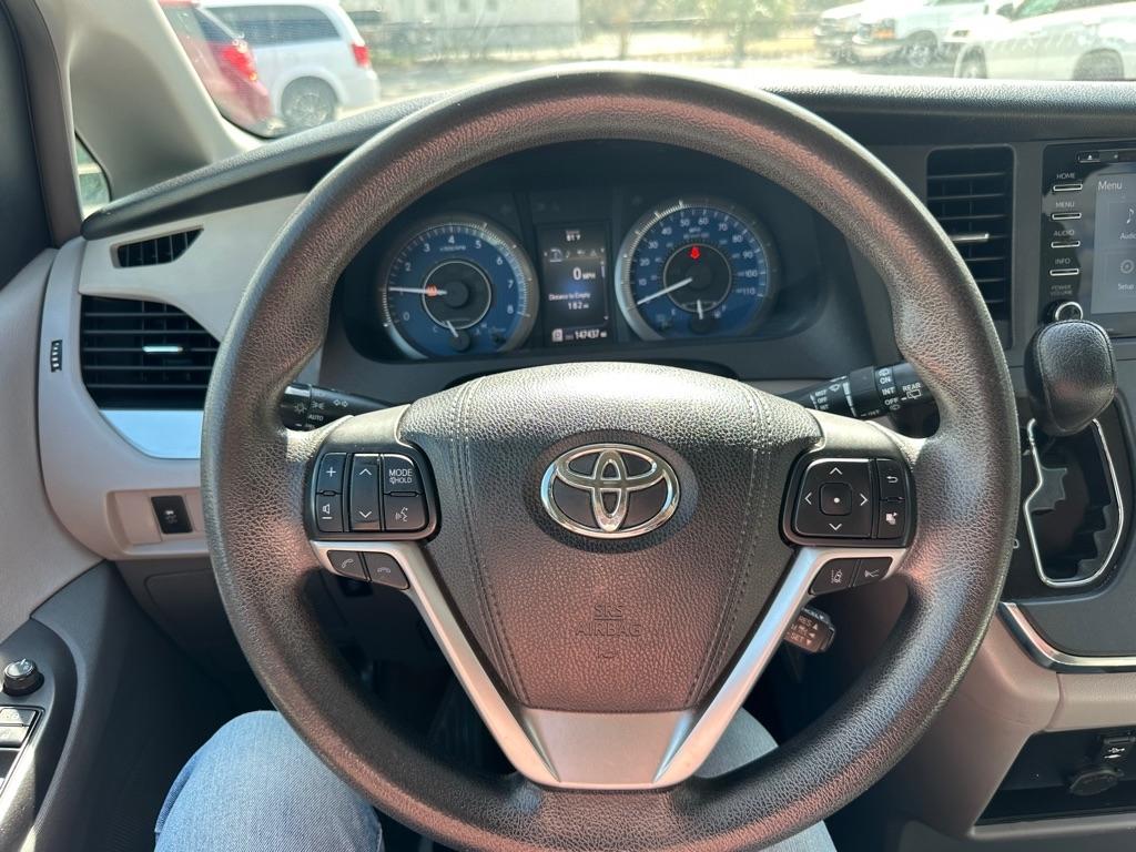 Toyota Sienna LE 8-Passenger Seating 2018