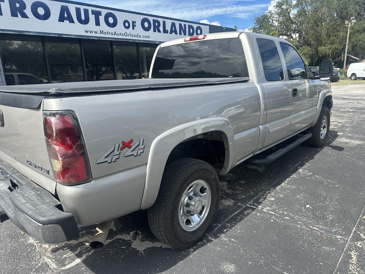 Chevrolet Silverado 2500HD Ext Cab 143.5" WB 4WD LS 2004
