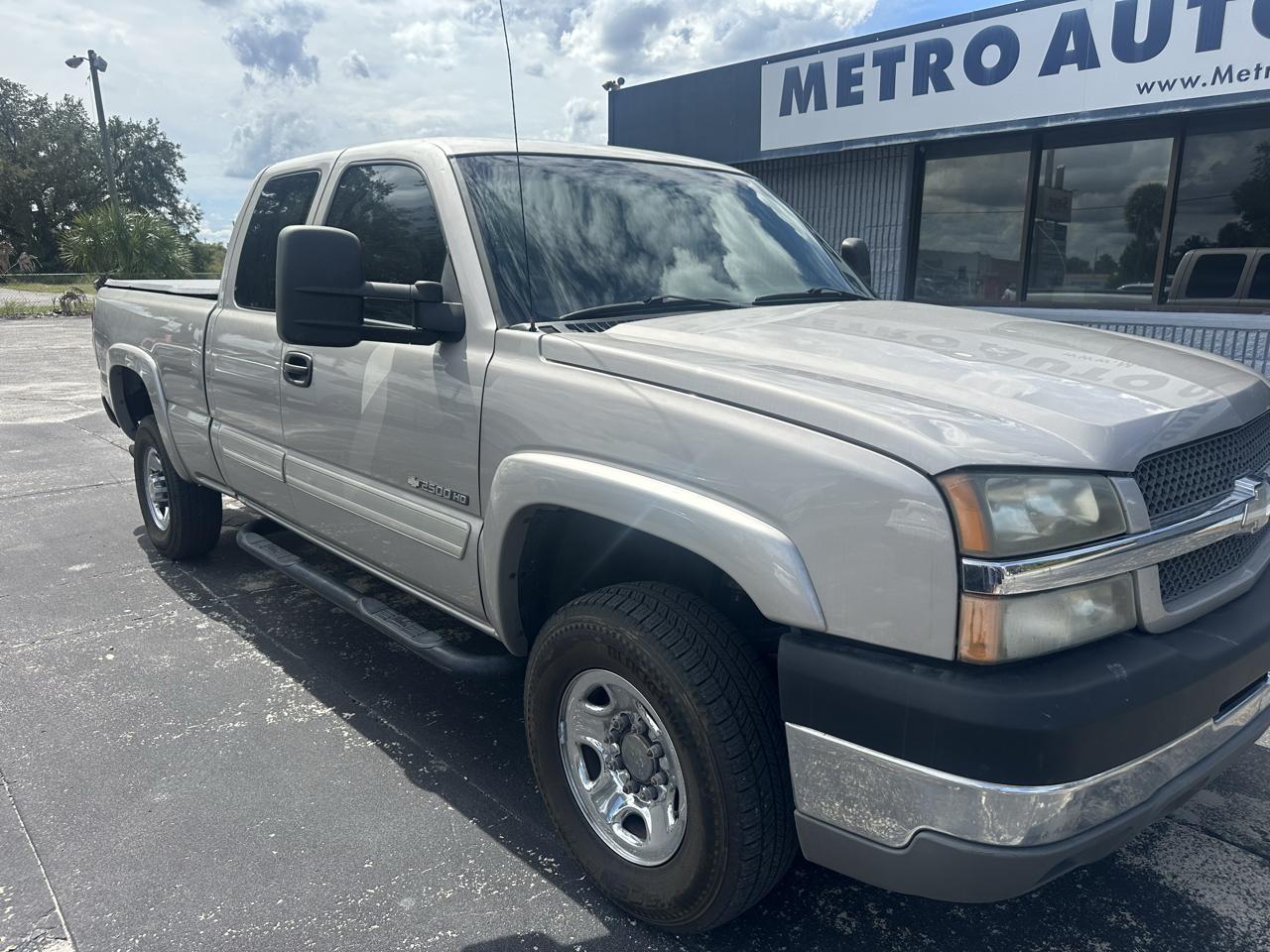 Chevrolet Silverado 2500HD Ext Cab 143.5" WB 4WD LS 2004