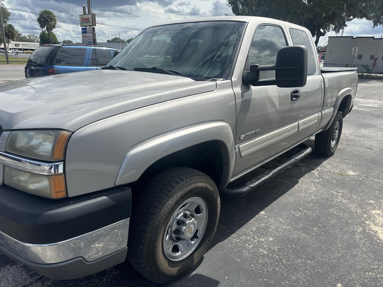 Chevrolet Silverado 2500HD Ext Cab 143.5" WB 4WD LS 2004
