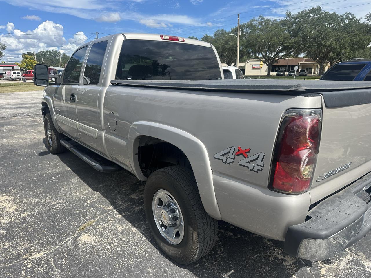 Chevrolet Silverado 2500HD Ext Cab 143.5" WB 4WD LS 2004