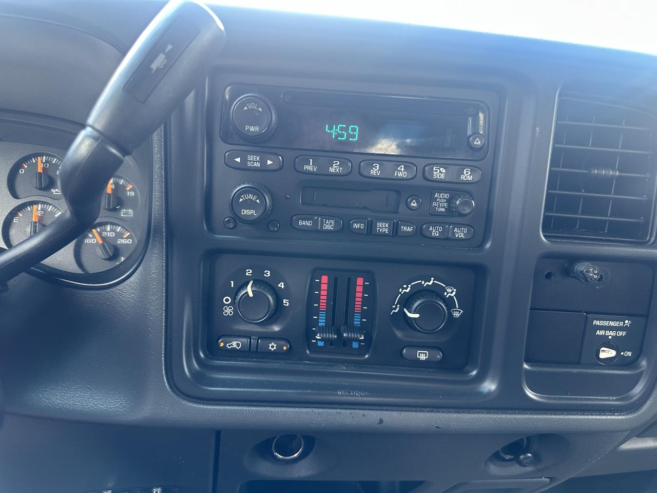 Chevrolet Silverado 2500HD Ext Cab 143.5" WB 4WD LS 2004