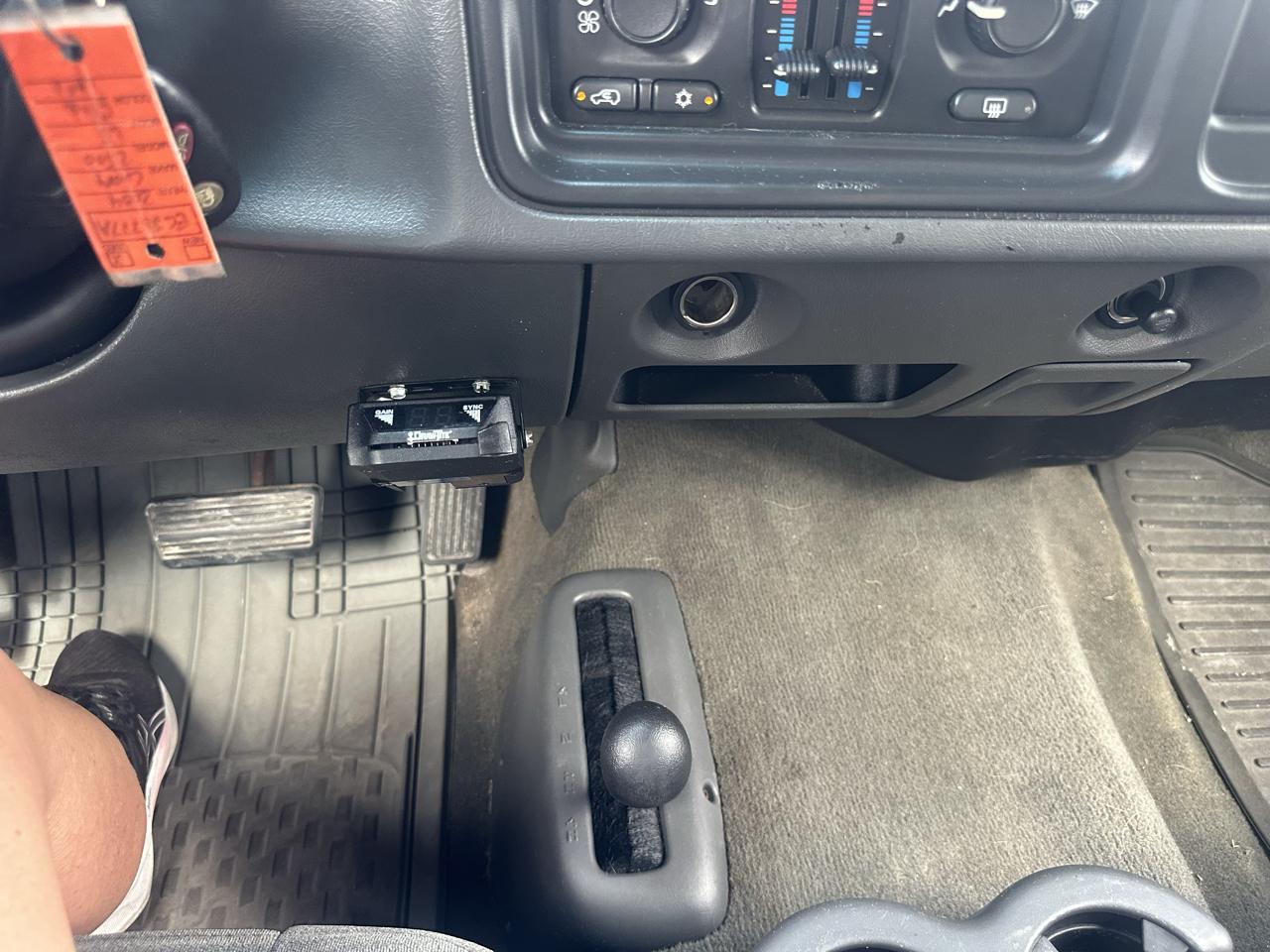 Chevrolet Silverado 2500HD Ext Cab 143.5" WB 4WD LS 2004