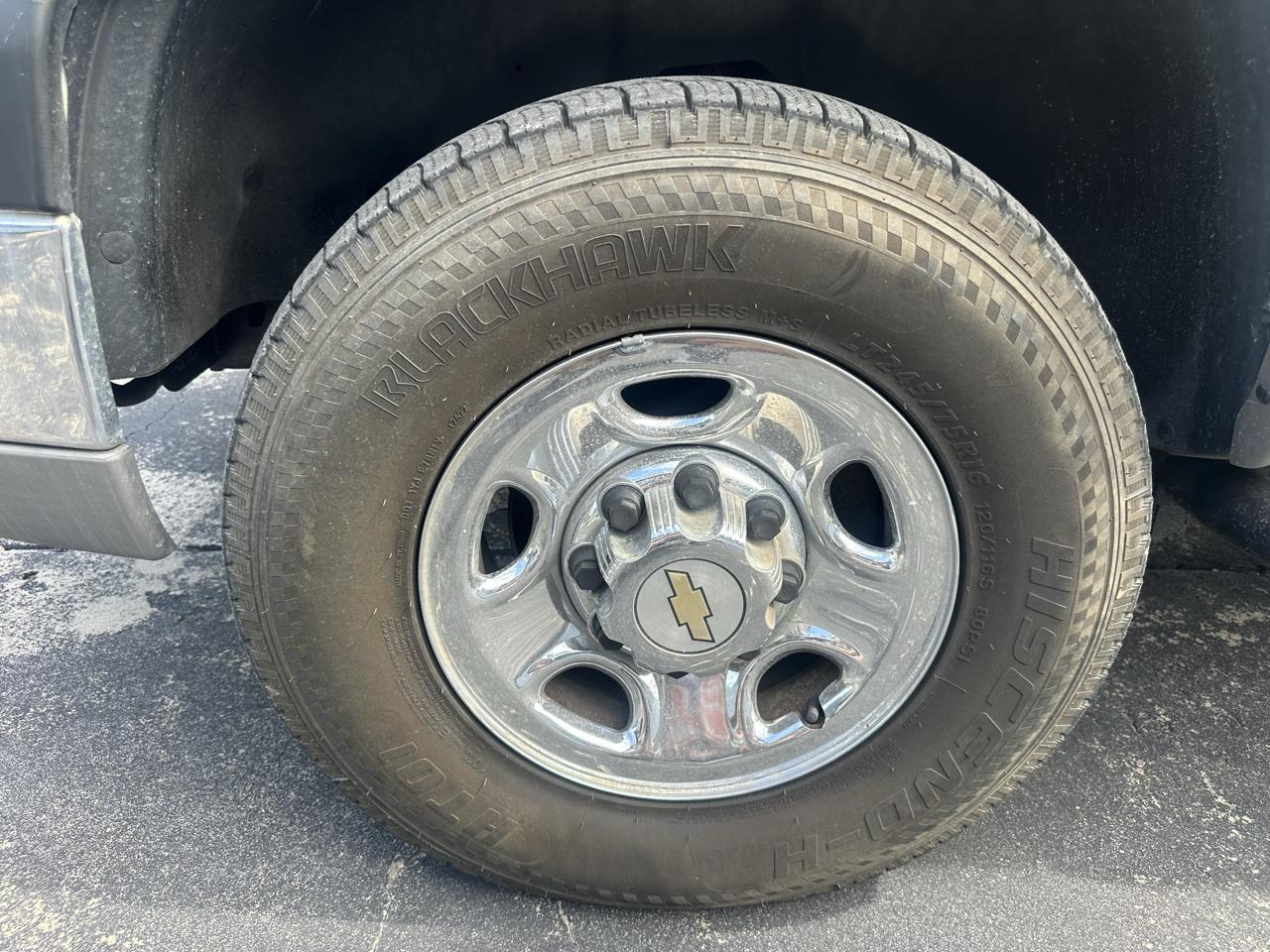 Chevrolet Silverado 2500HD Ext Cab 143.5" WB 4WD LS 2004