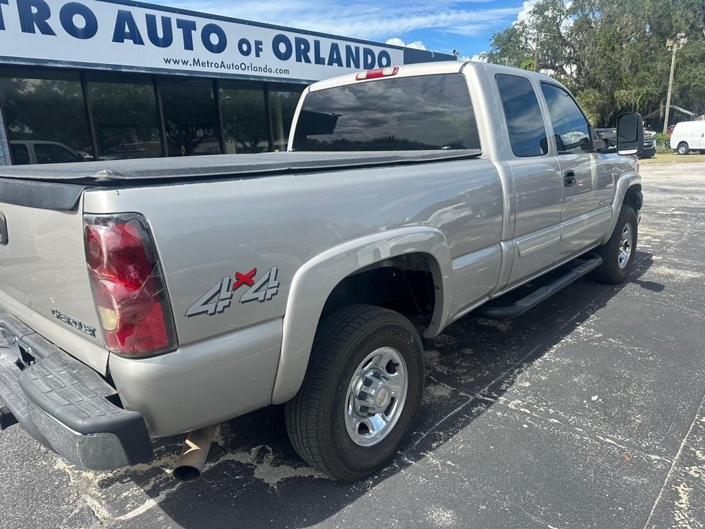 Chevrolet Silverado 2500HD Ext Cab 143.5" WB 4WD LS 2004