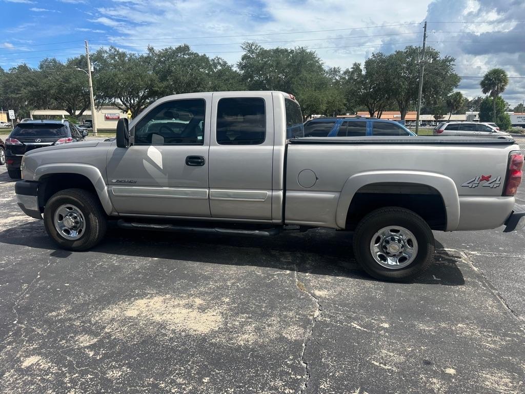 Chevrolet Silverado 2500HD Ext Cab 143.5" WB 4WD LS 2004