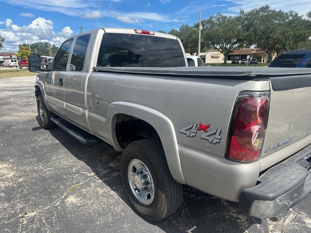 Chevrolet Silverado 2500HD Ext Cab 143.5" WB 4WD LS 2004