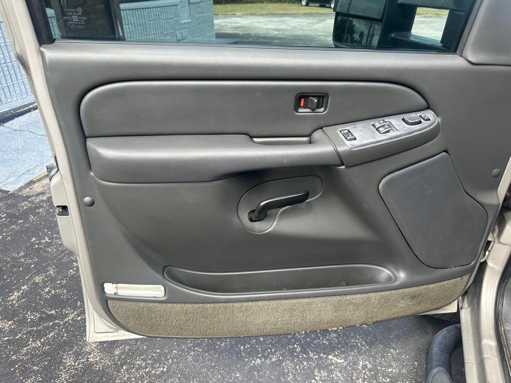 Chevrolet Silverado 2500HD Ext Cab 143.5" WB 4WD LS 2004