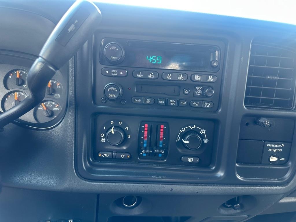 Chevrolet Silverado 2500HD Ext Cab 143.5" WB 4WD LS 2004