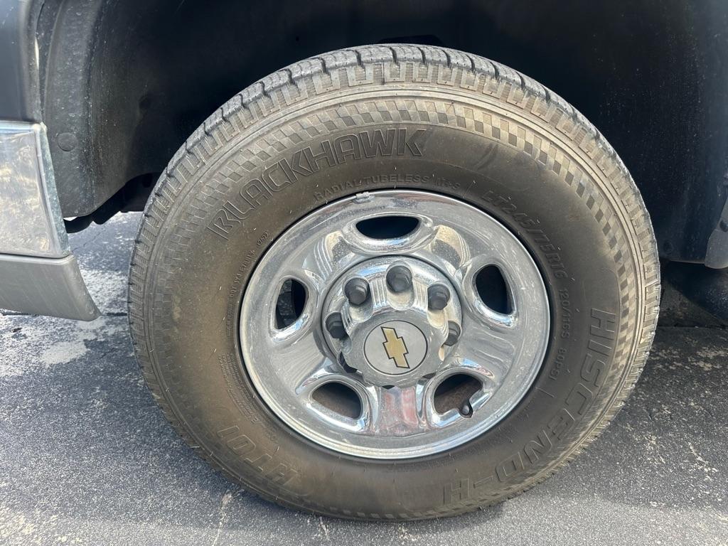 Chevrolet Silverado 2500HD Ext Cab 143.5" WB 4WD LS 2004