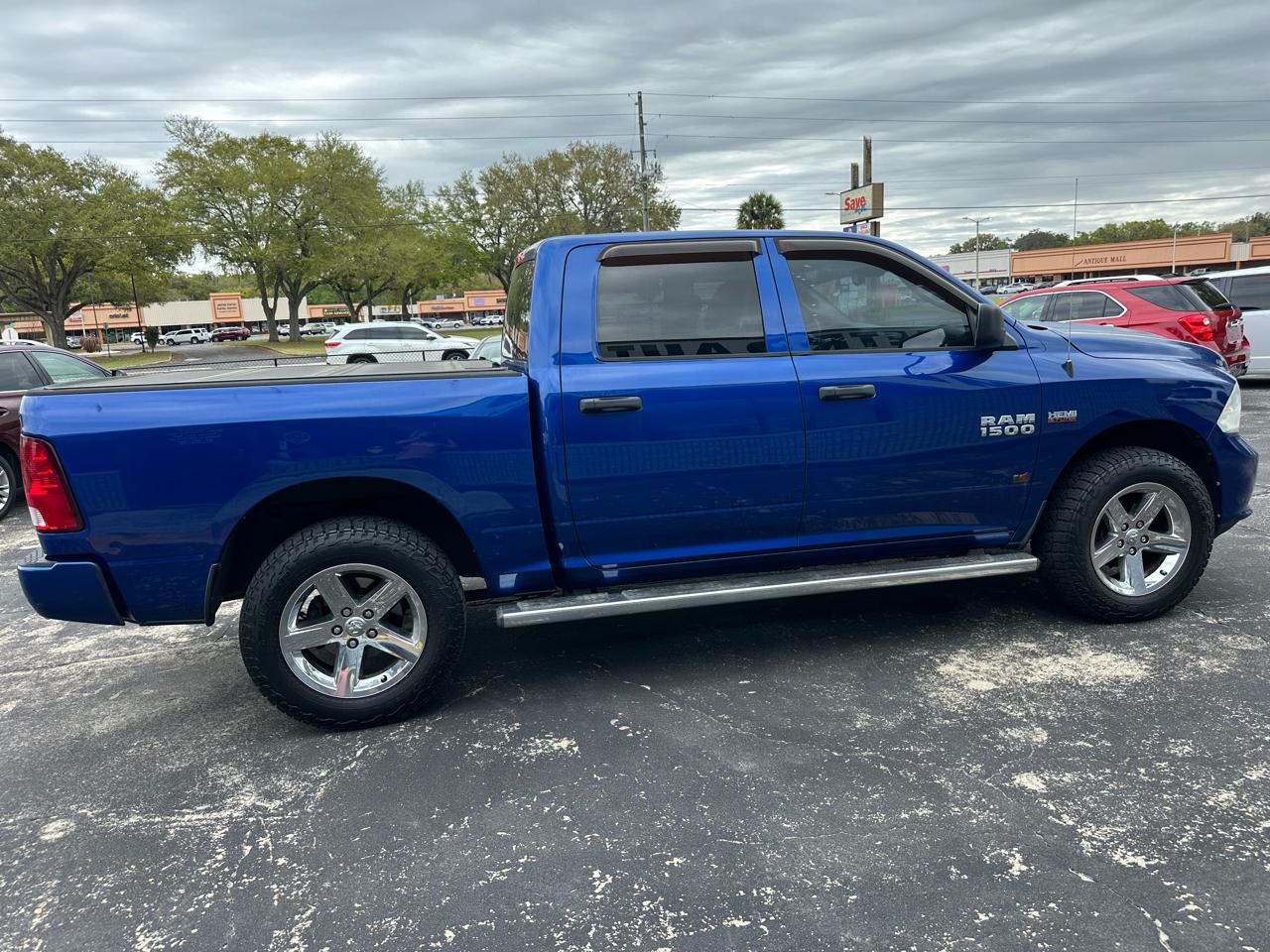 RAM 1500 4WD Crew Cab 140.5" Tradesman 2014