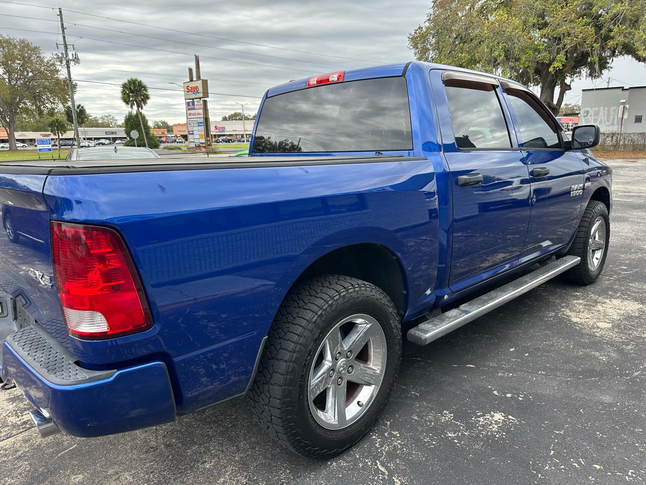 RAM 1500 4WD Crew Cab 140.5" Tradesman 2014