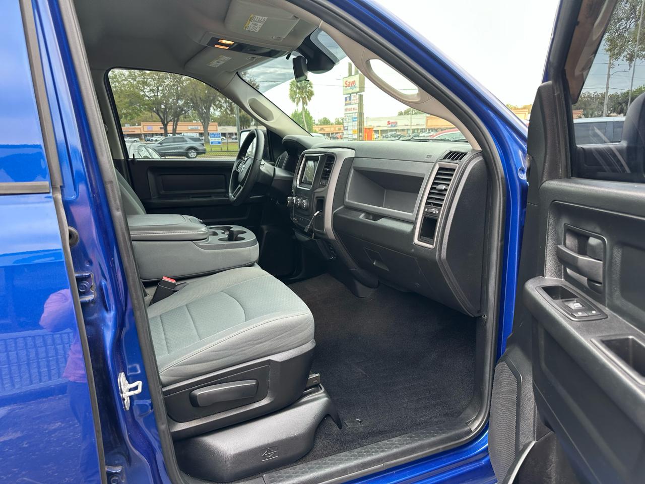 RAM 1500 4WD Crew Cab 140.5" Tradesman 2014