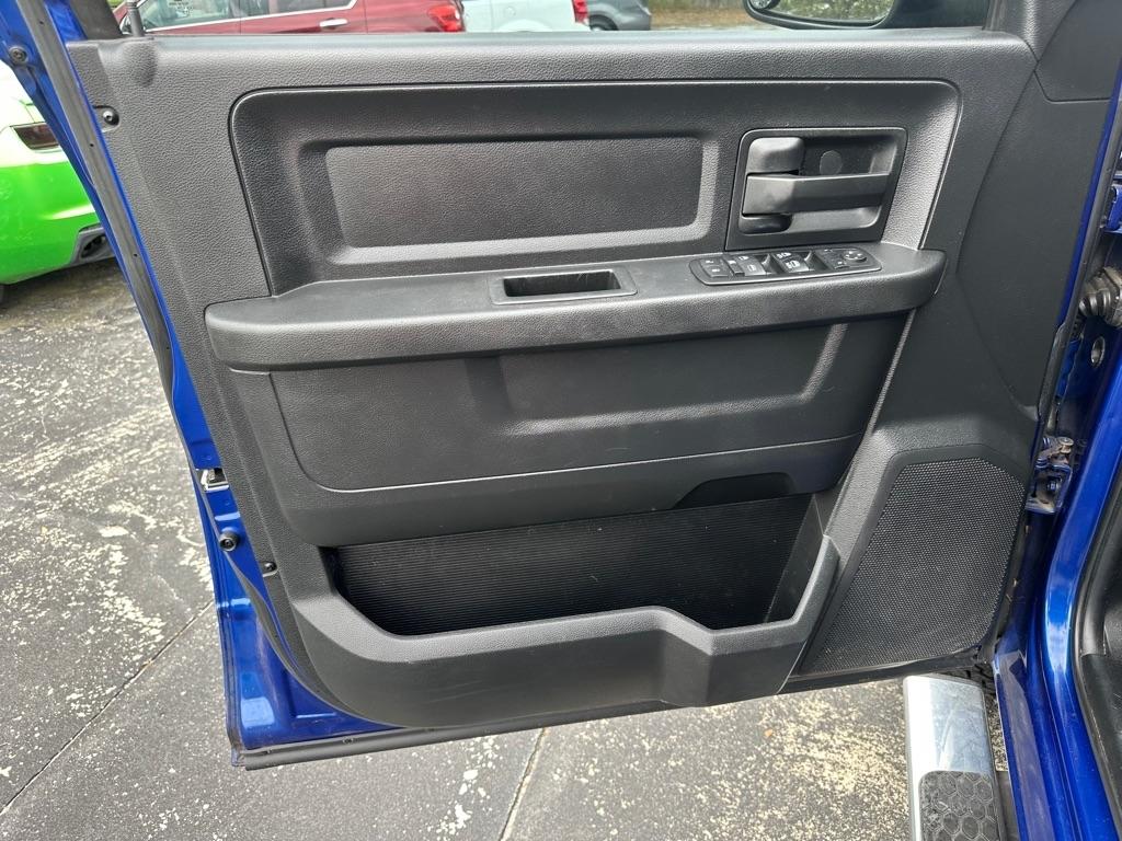 RAM 1500 4WD Crew Cab 140.5" Tradesman 2014