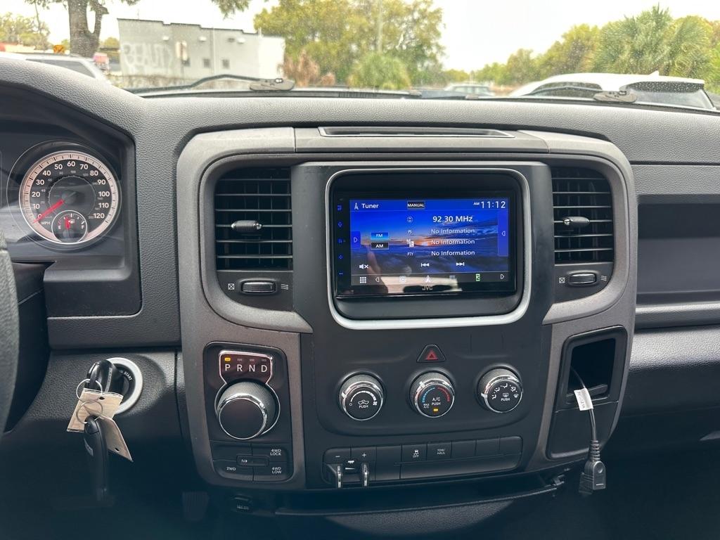 RAM 1500 4WD Crew Cab 140.5" Tradesman 2014