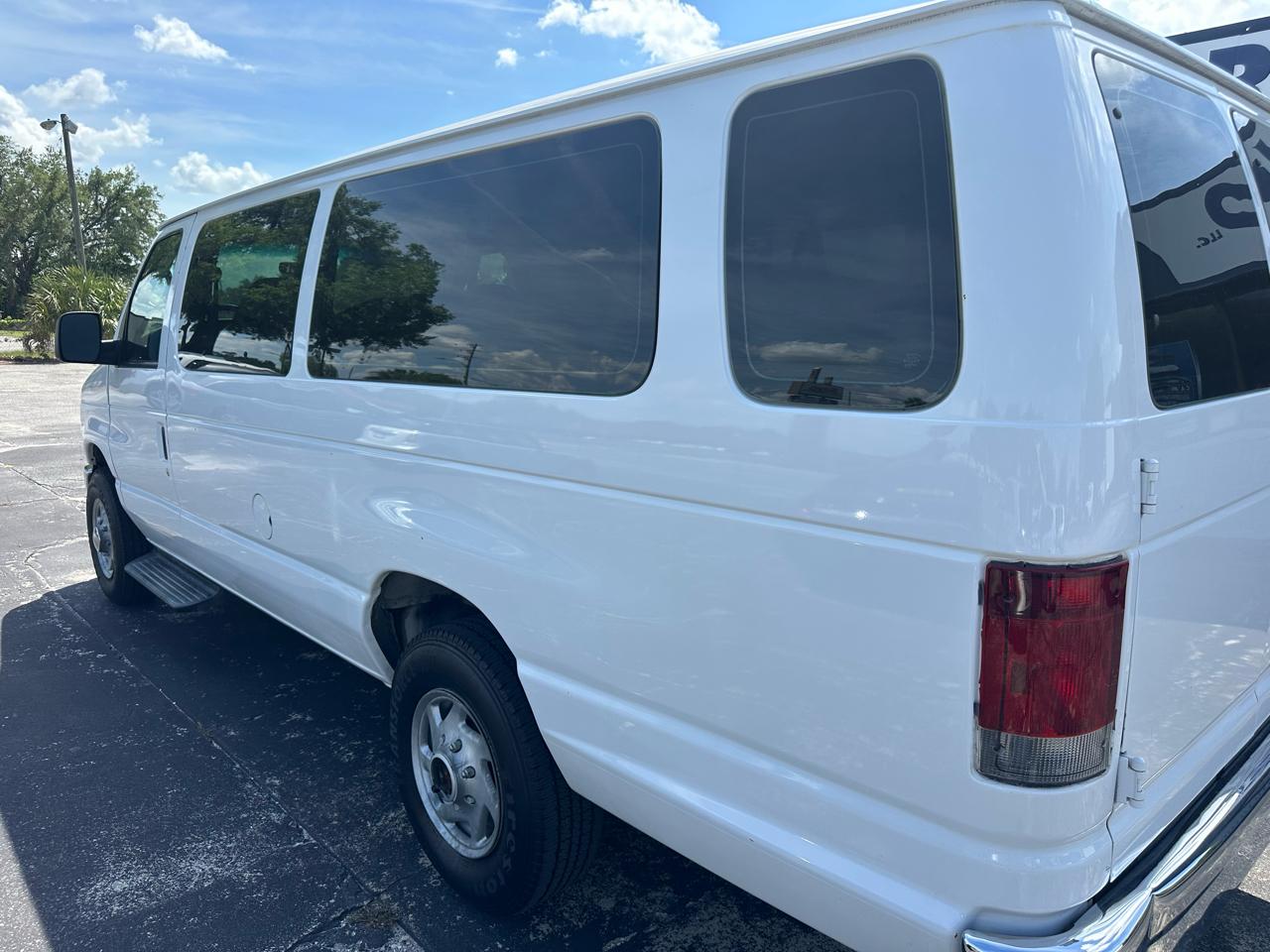 Ford Econoline E-350 XLT Super Duty Extended 2008