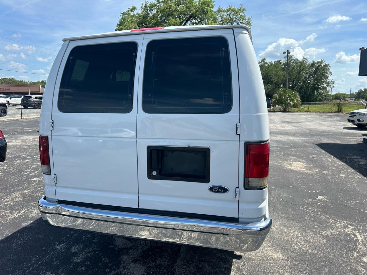 Ford Econoline E-350 XLT Super Duty Extended 2008