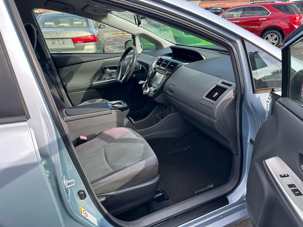 Toyota Prius V 5dr Wgn Two (Natl) 2012