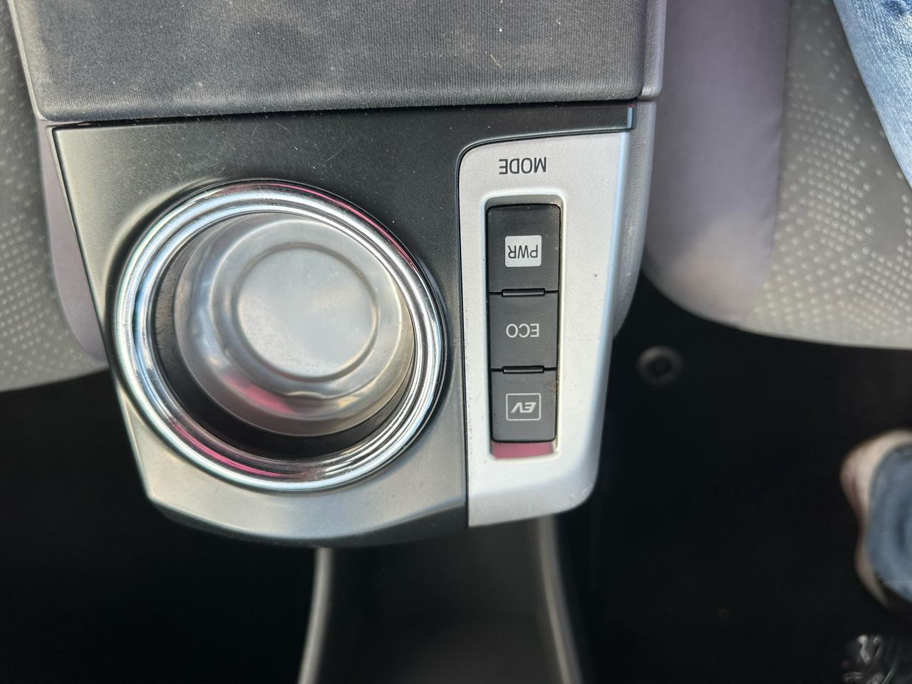 Toyota Prius V 5dr Wgn Two (Natl) 2012