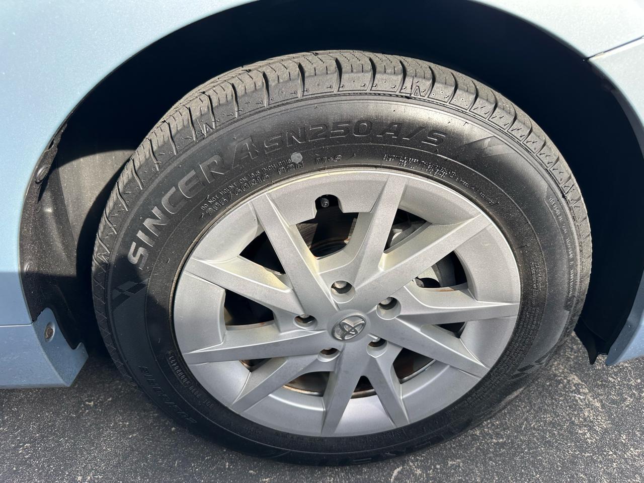 Toyota Prius V 5dr Wgn Two (Natl) 2012