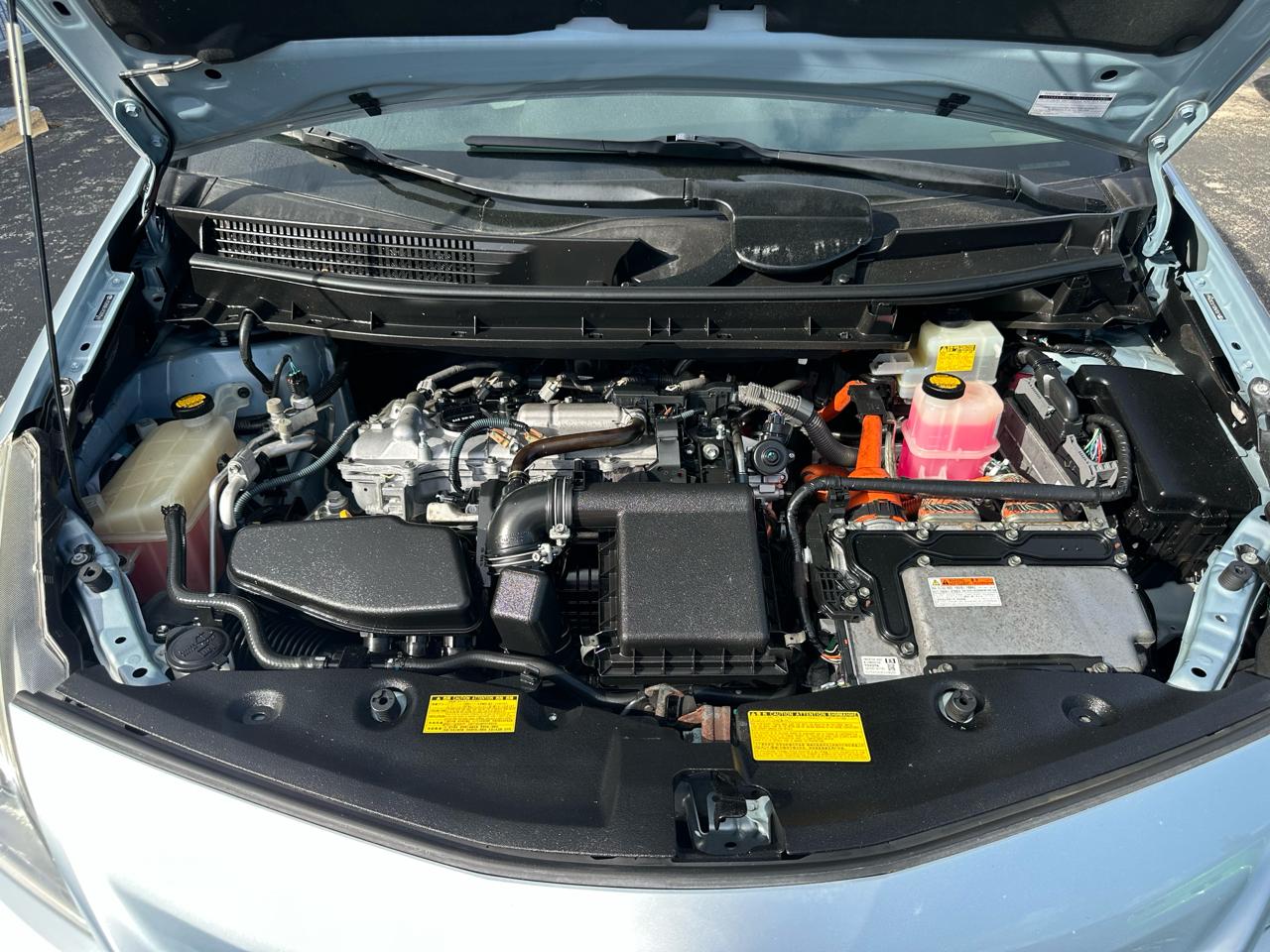 Toyota Prius V 5dr Wgn Two (Natl) 2012