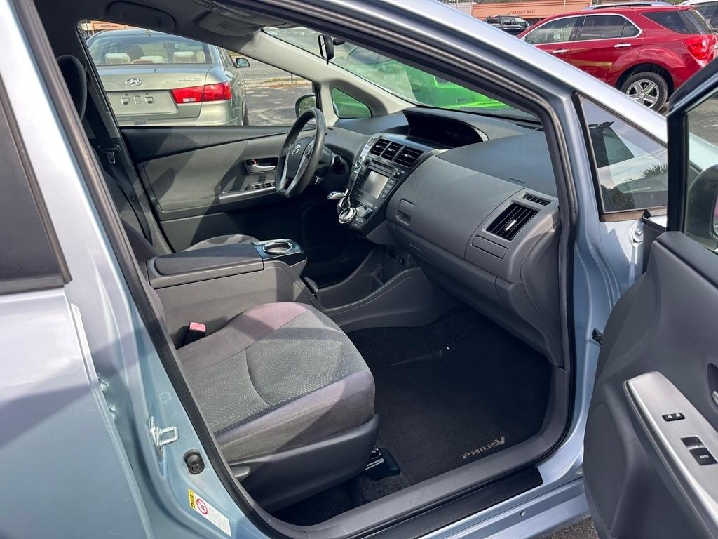 Toyota Prius V 5dr Wgn Two (Natl) 2012