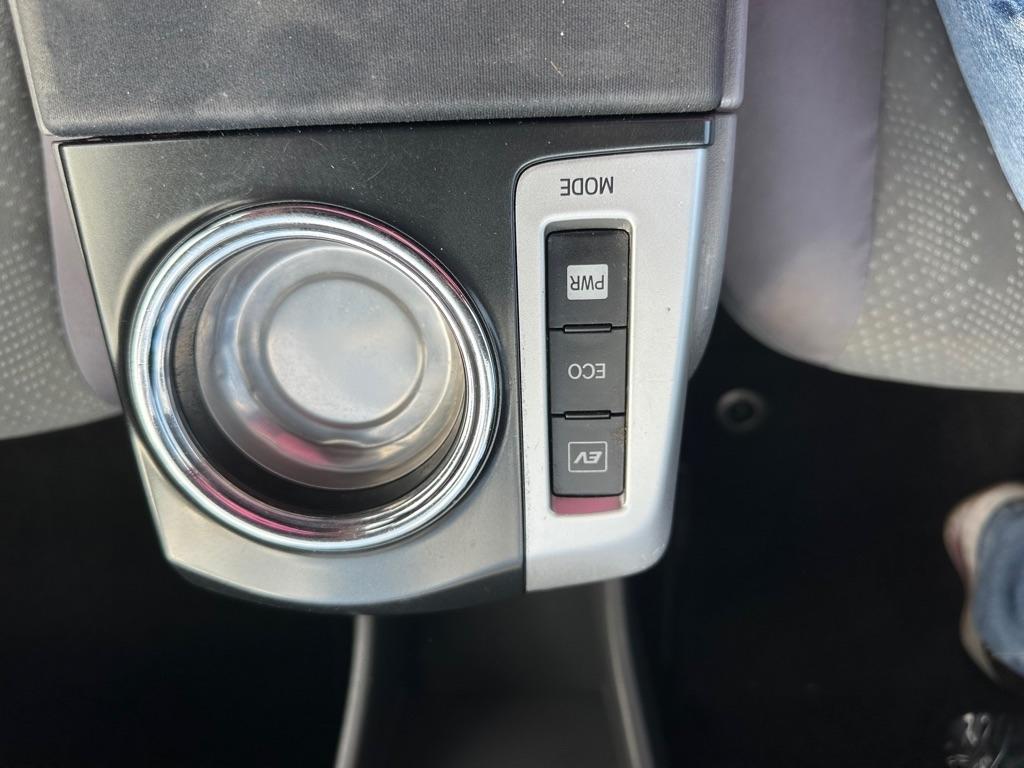 Toyota Prius V 5dr Wgn Two (Natl) 2012