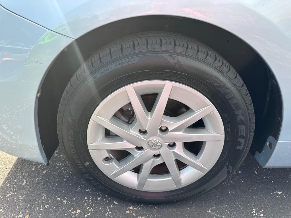 Toyota Prius V 5dr Wgn Two (Natl) 2012