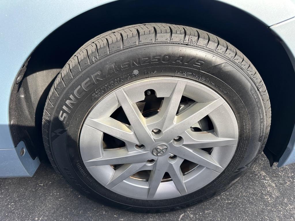 Toyota Prius V 5dr Wgn Two (Natl) 2012