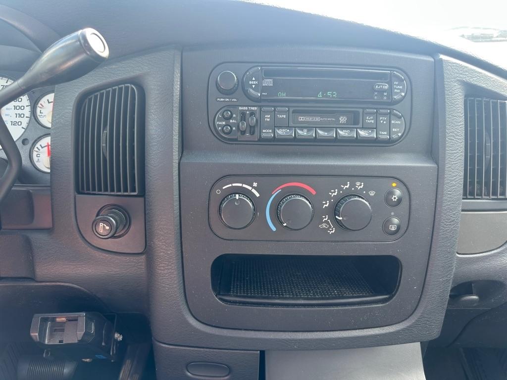 Dodge Ram 1500 4dr Quad Cab 140.5" WB 4WD SLT 2004