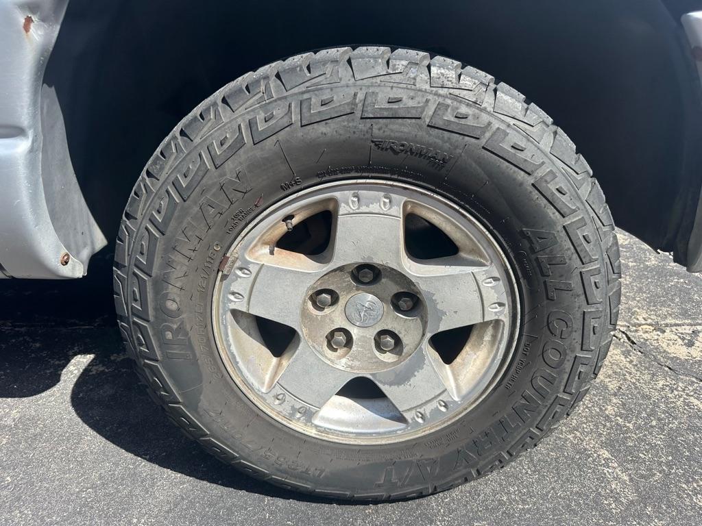 Dodge Ram 1500 4dr Quad Cab 140.5" WB 4WD SLT 2004