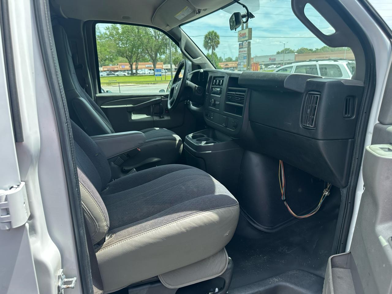 Chevrolet Express Cargo Van 2500 135" WB RWD 2018