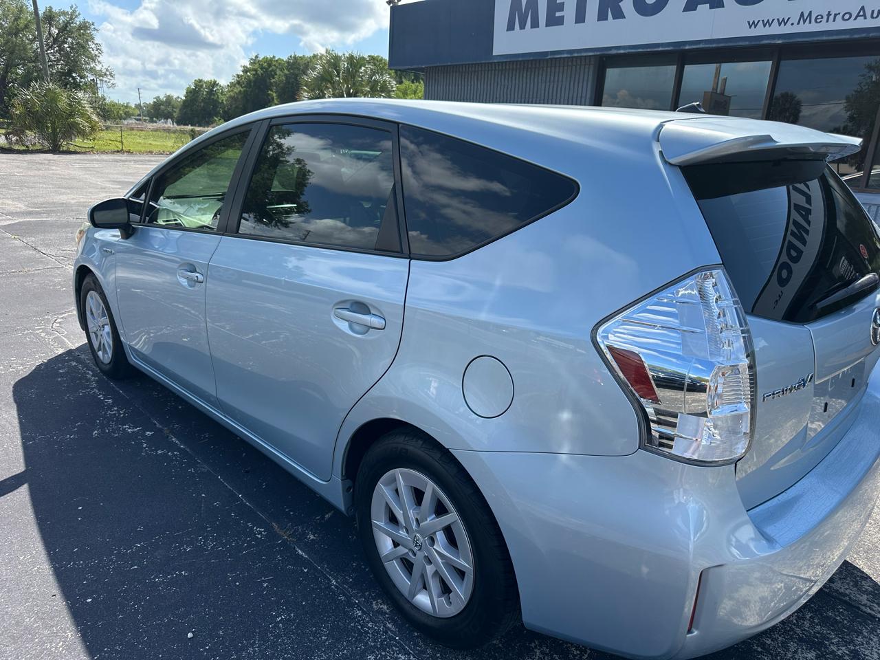 Toyota Prius V 5dr Wgn Two (Natl) 2013