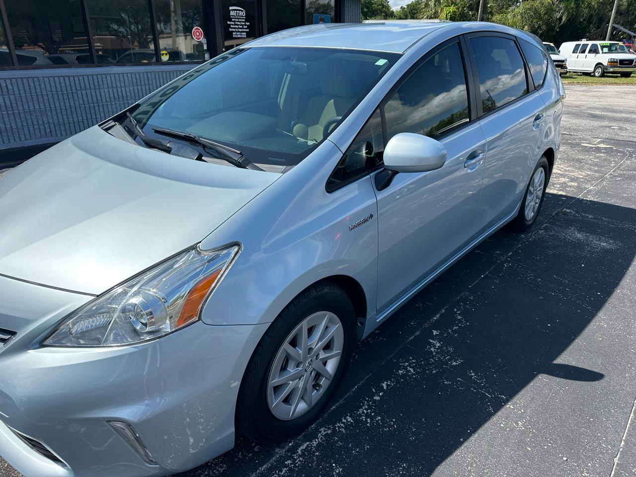 Toyota Prius V 5dr Wgn Two (Natl) 2013