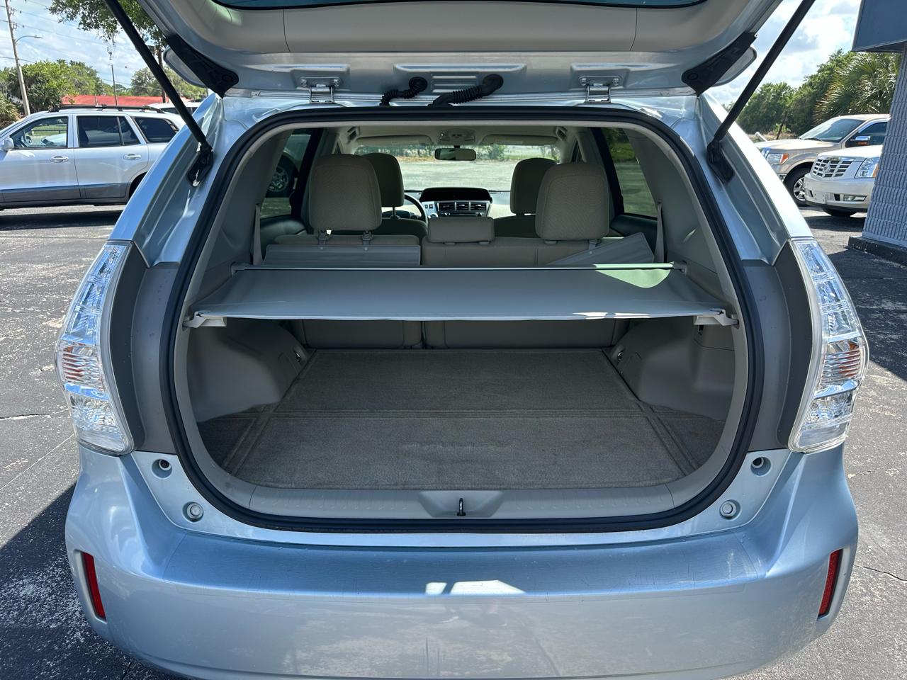 Toyota Prius V 5dr Wgn Two (Natl) 2013