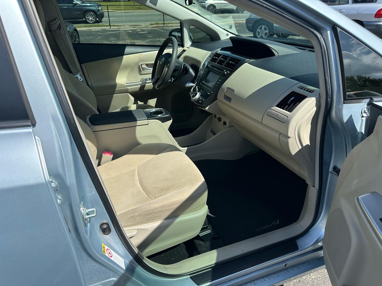 Toyota Prius V 5dr Wgn Two (Natl) 2013